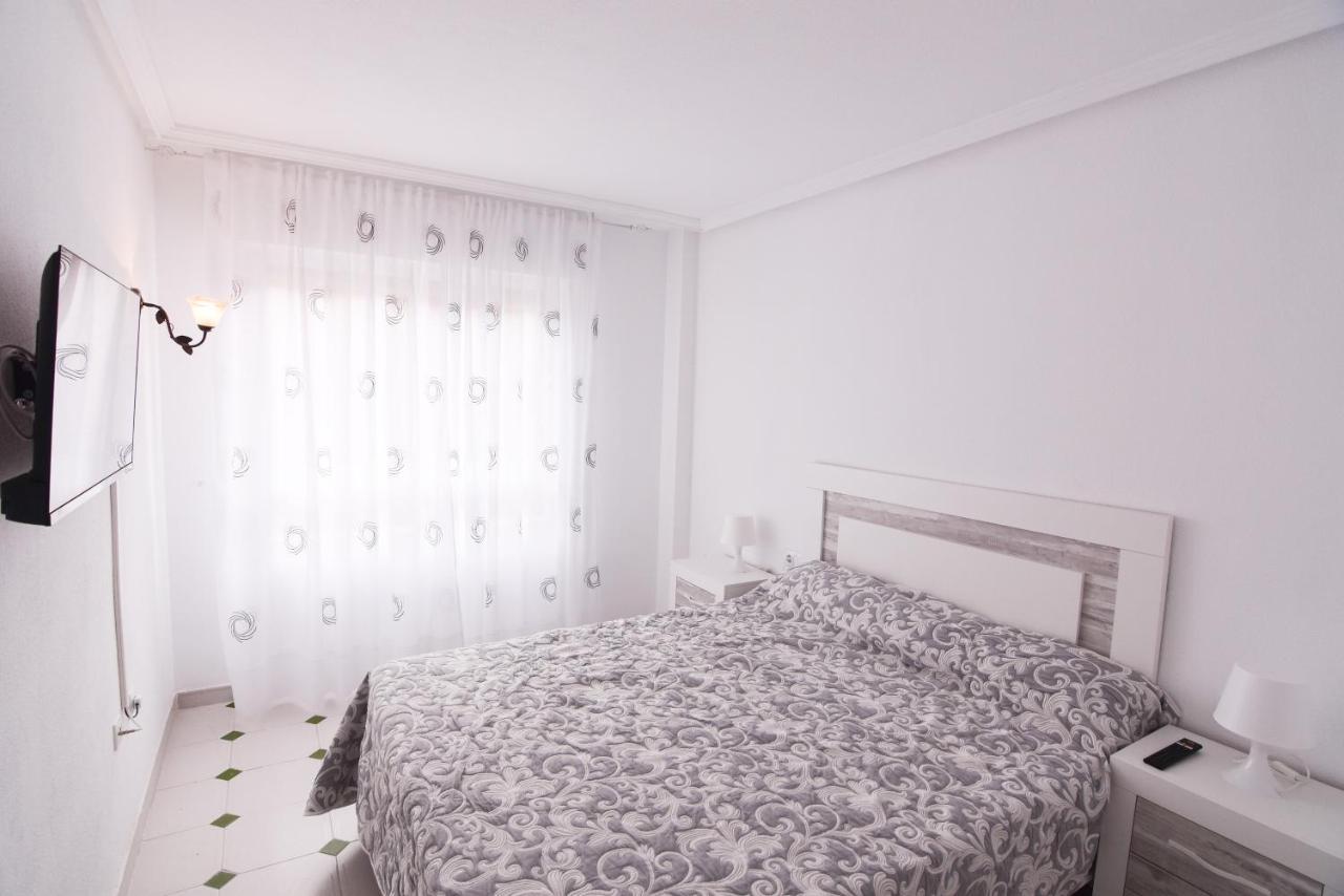 Апартаменты Apartamento Sol Y Playa Торевьиа Экстерьер фото